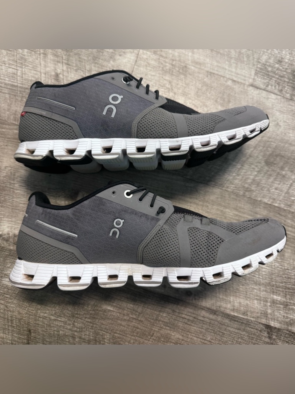 ON Cloud 5 Running Shoe Zinc Gray/Black 19.99195 Mens Sz. 9